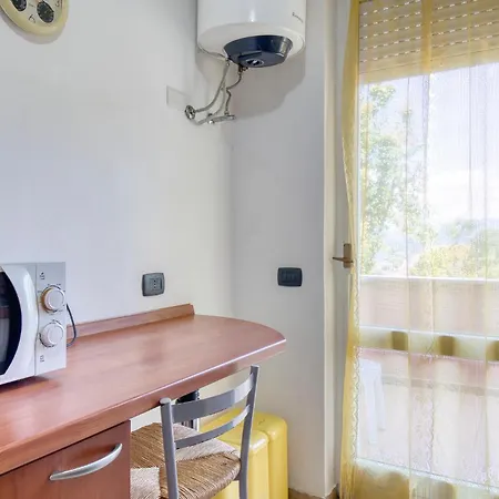 2 Bedroom Beautiful In Stresa