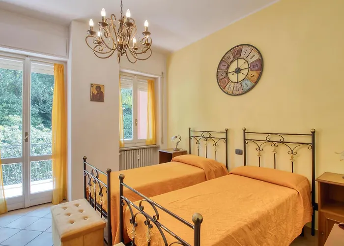 2 Bedroom Beautiful In Lägenhet Stresa