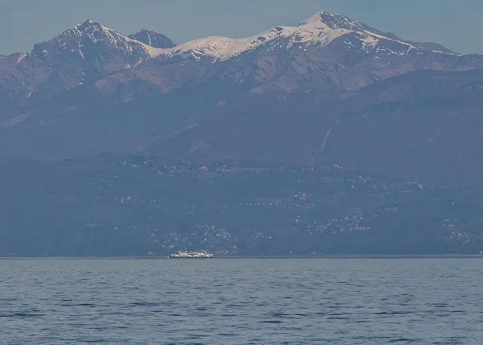 Lägenhet 2 Bedroom Beautiful In Stresa