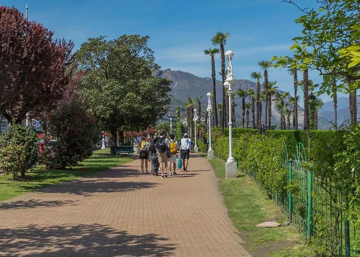 2 Bedroom Beautiful In Lägenhet Stresa